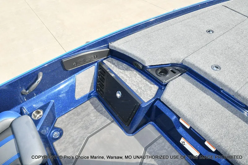 Slide: The Image of Nitro Z21 XL w/250 Pro-XS 4 Stroke 2025 - 47