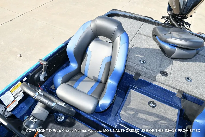 Slide: The Image of Nitro Z21 XL w/250 Pro-XS 4 Stroke 2025 - 51