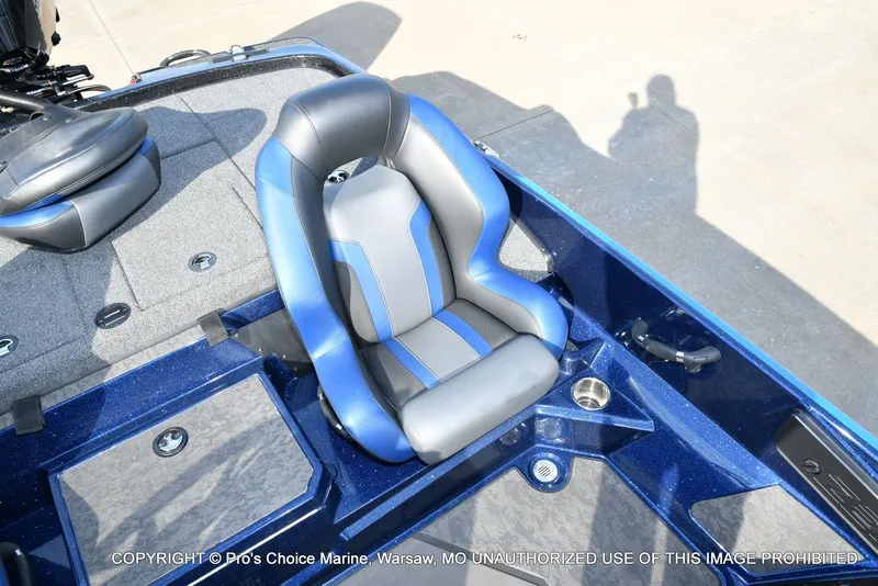 Slide: The Image of Nitro Z21 XL w/250 Pro-XS 4 Stroke 2025 - 52