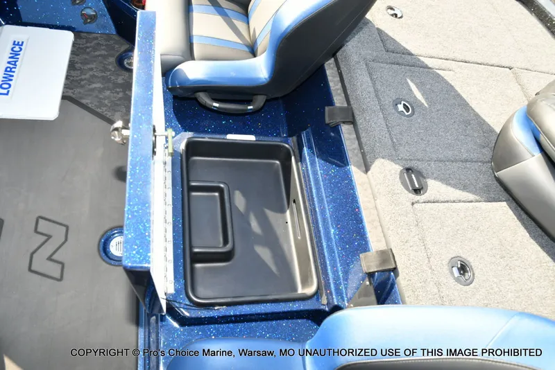 Slide: The Image of Nitro Z21 XL w/250 Pro-XS 4 Stroke 2025 - 53