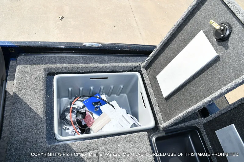 Slide: The Image of Nitro Z21 XL w/250 Pro-XS 4 Stroke 2025 - 65