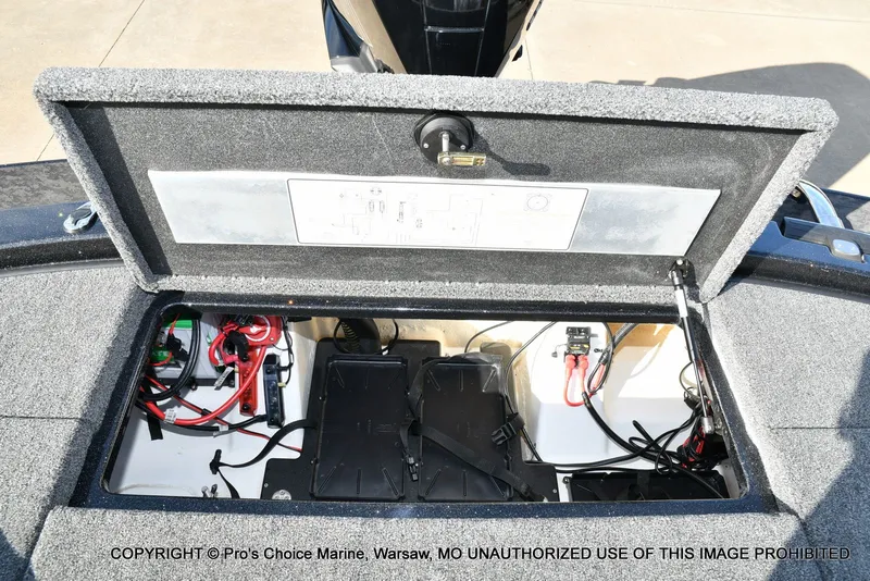 Slide: The Image of Nitro Z21 XL w/250 Pro-XS 4 Stroke 2025 - 68