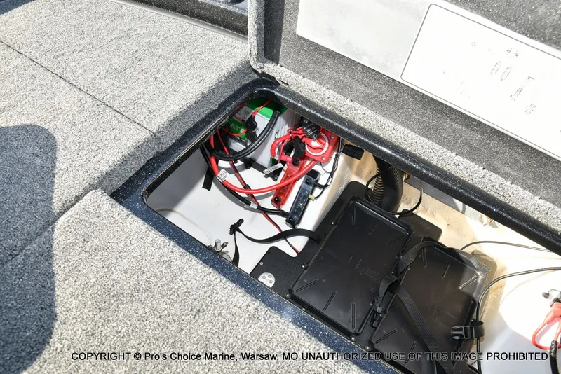 Slide: The Image of Nitro Z21 XL w/250 Pro-XS 4 Stroke 2025 - 69