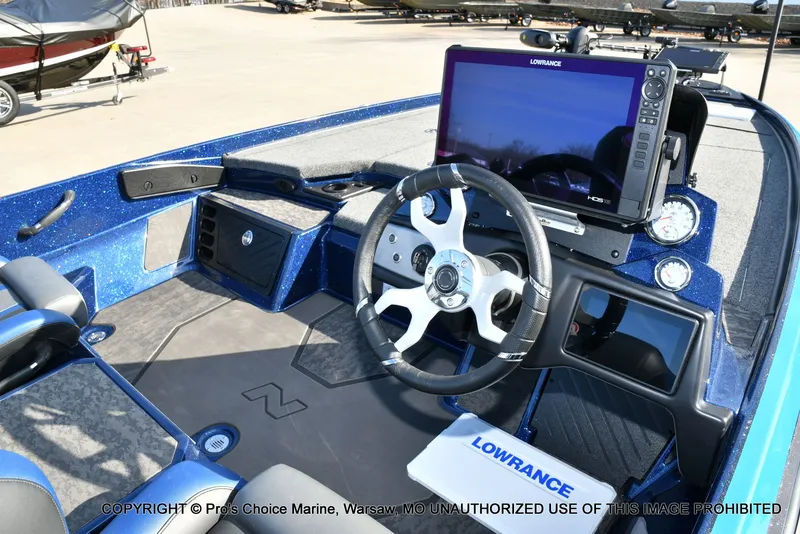 Slide: The Image of Nitro Z21 XL w/250 Pro-XS 4 Stroke 2025 - 7