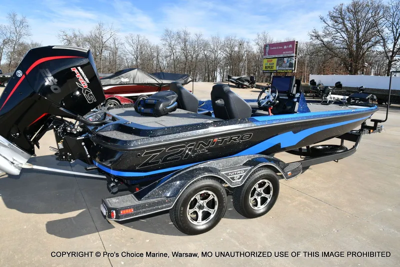 Slide: The Image of Nitro Z21 XL w/250 Pro-XS 4 Stroke 2025 - 71