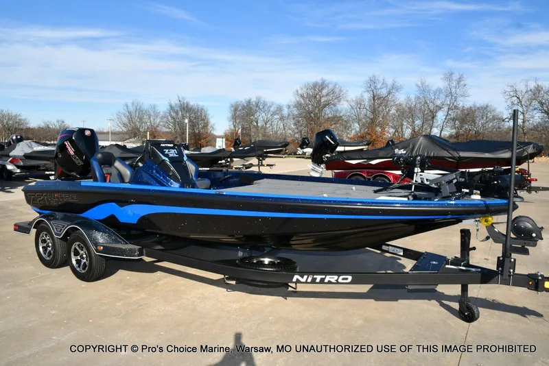 Slide: The Image of Nitro Z21 XL w/250 Pro-XS 4 Stroke 2025 - 72