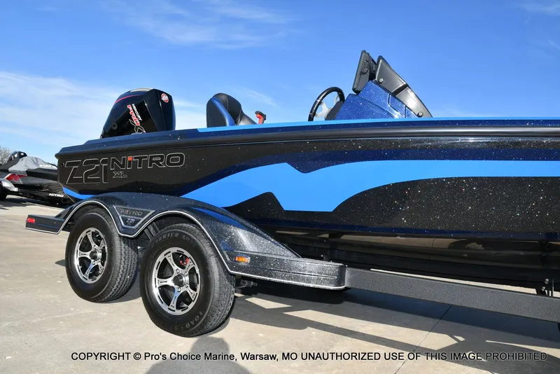 Slide: The Image of Nitro Z21 XL w/250 Pro-XS 4 Stroke 2025 - 73