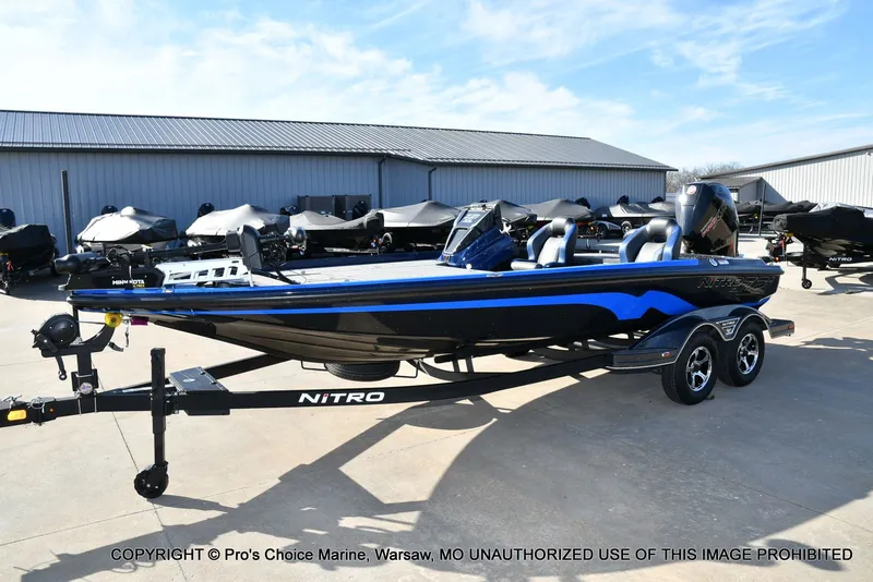 Slide: The Image of Nitro Z21 XL w/250 Pro-XS 4 Stroke 2025 - 74