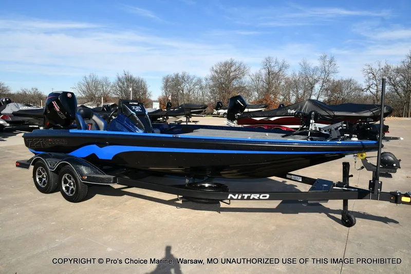 Slide: The Image of Nitro Z21 XL w/250 Pro-XS 4 Stroke 2025 - 78