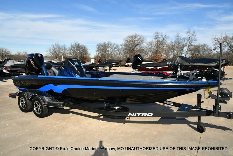 Slide: The Image of Nitro Z21 XL w/250 Pro-XS 4 Stroke 2025 - 79