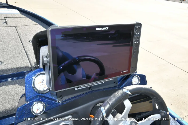 Slide: The Image of Nitro Z21 XL w/250 Pro-XS 4 Stroke 2025 - 8