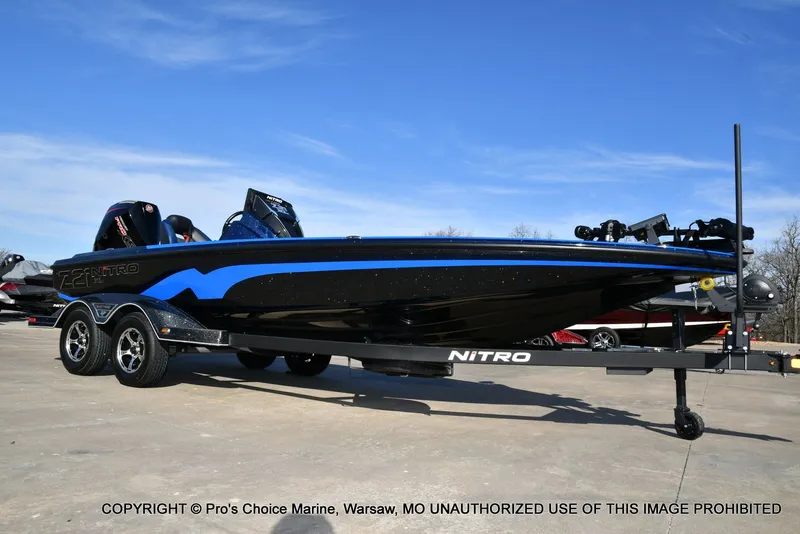 Slide: The Image of Nitro Z21 XL w/250 Pro-XS 4 Stroke 2025 - 80