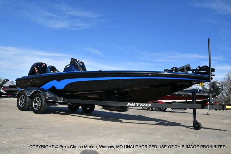 Slide: The Image of Nitro Z21 XL w/250 Pro-XS 4 Stroke 2025 - 81