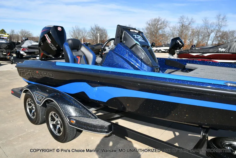 Slide: The Image of Nitro Z21 XL w/250 Pro-XS 4 Stroke 2025 - 83