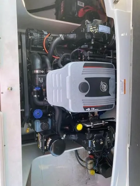 Slide: The Image of Crownline Boats 21 SS 2013 - 12