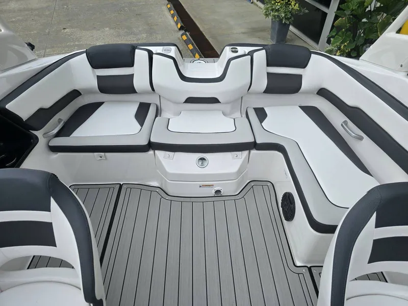 Slide: The Image of Yamaha 195S 2025 - 11