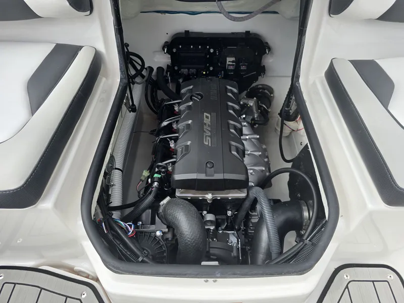 Slide: The Image of Yamaha 195S 2025 - 19