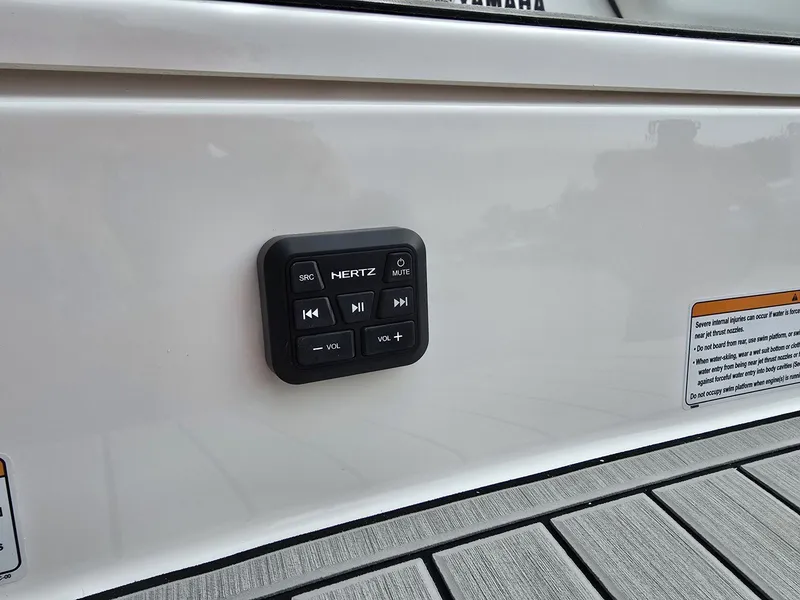 Slide: The Image of Yamaha 195S 2025 - 20