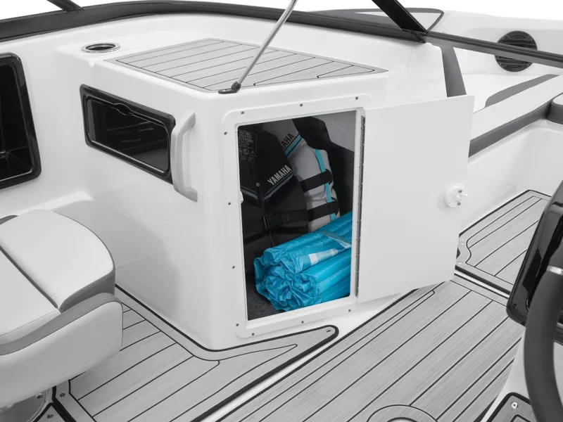 Slide: The Image of Yamaha 195S 2025 - 26