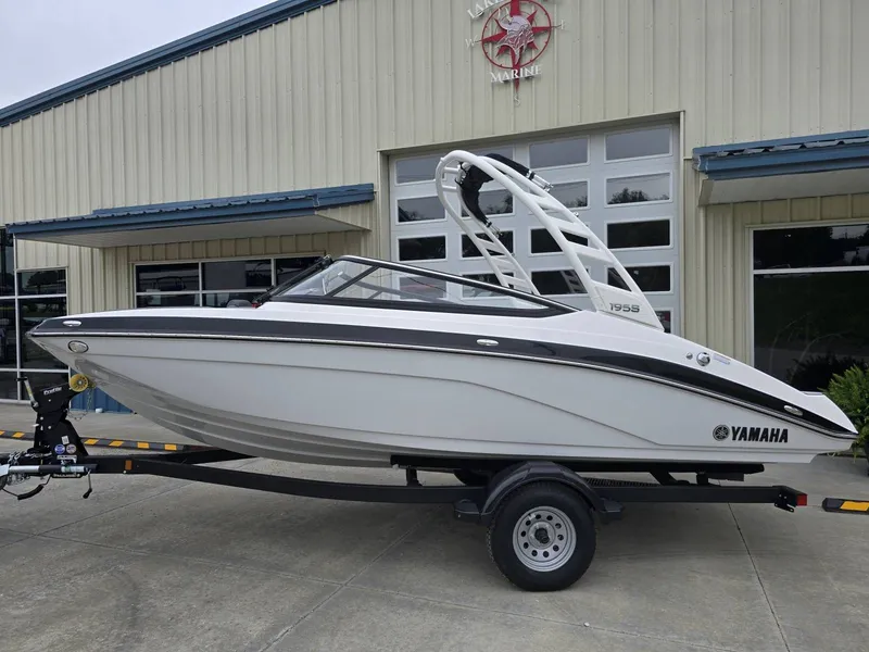 Slide: The Image of Yamaha 195S 2025 - 3