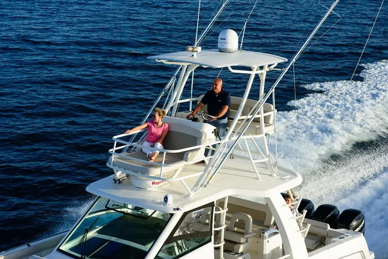 Slide: The Image of Boston Whaler 420 Outrage 2027 - 7