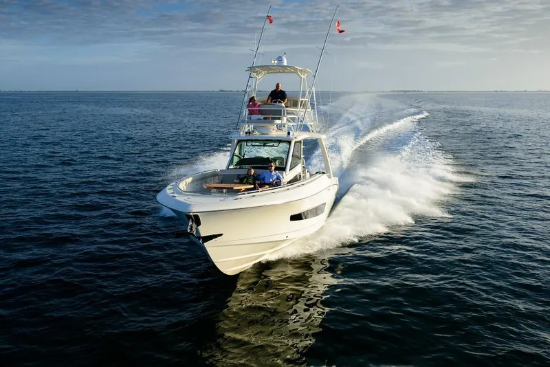 Slide: The Image of Boston Whaler 420 Outrage 2027 - 6