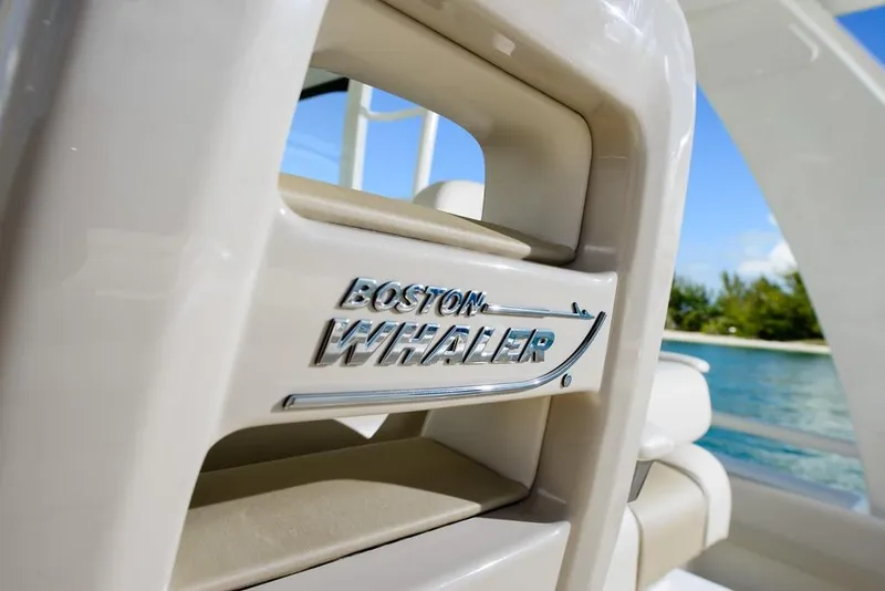 Slide: The Image of Boston Whaler 420 Outrage 2027 - 9