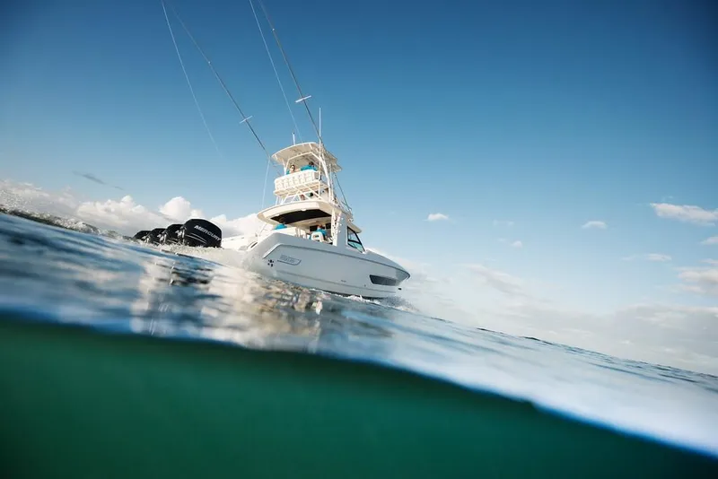 Slide: The Image of Boston Whaler 420 Outrage 2027 - 8