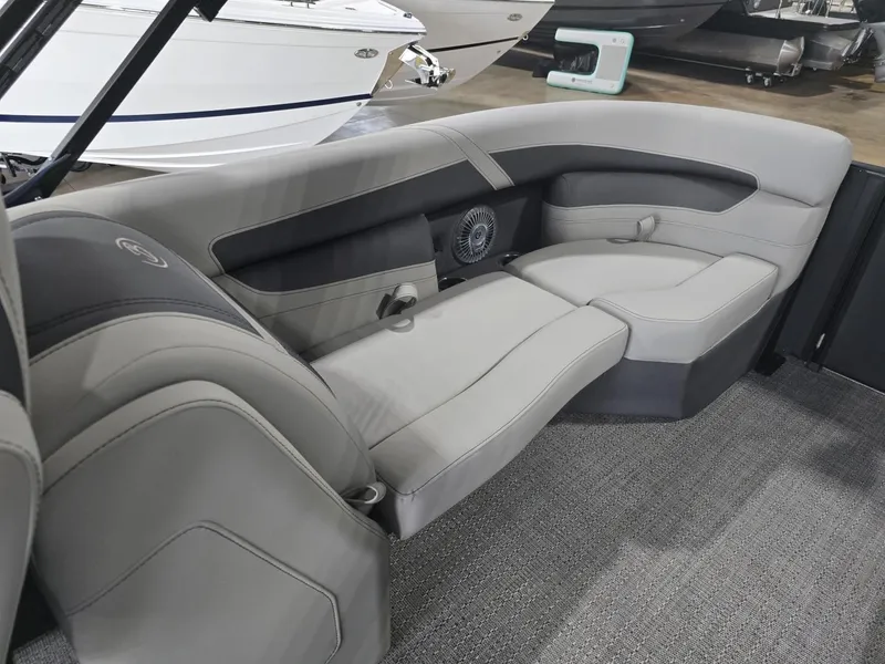 Slide: The Image of Barletta Cabrio C22Q 2025 - 10