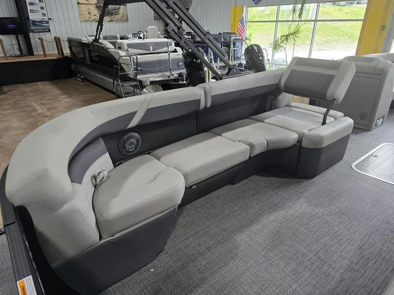 Slide: The Image of Barletta Cabrio C22Q 2025 - 12