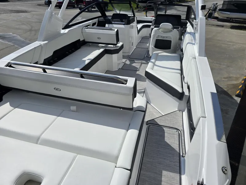 Slide: The Image of Cobalt R8 2025 - 9