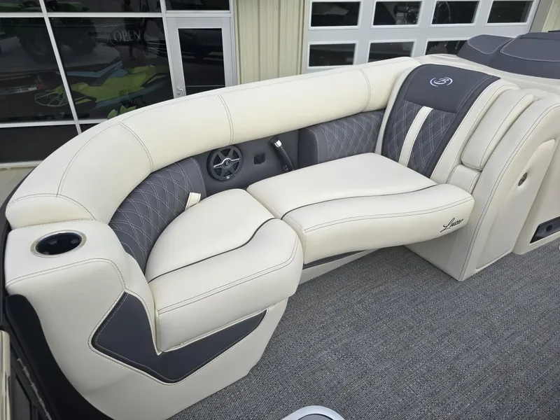 Slide: The Image of Barletta Lusso L23QSS 2025 - 11