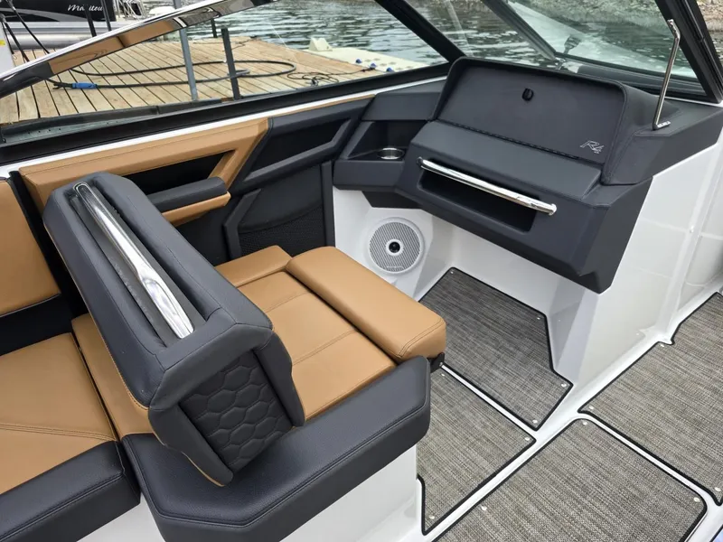 Slide: The Image of Cobalt R4 Surf 2023 - 16