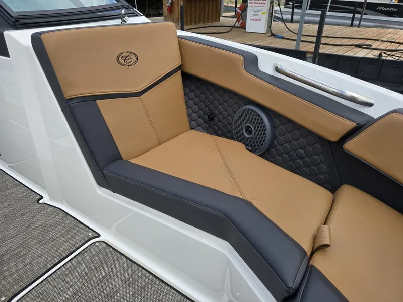 Slide: The Image of Cobalt R4 Surf 2023 - 18