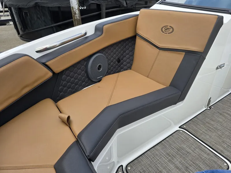 Slide: The Image of Cobalt R4 Surf 2023 - 19