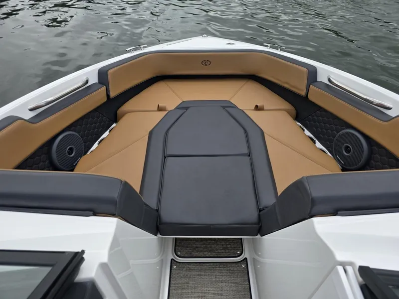 Slide: The Image of Cobalt R4 Surf 2023 - 20