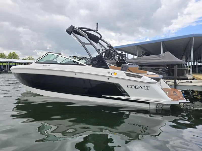 Slide: The Image of Cobalt R4 Surf 2023 - 3