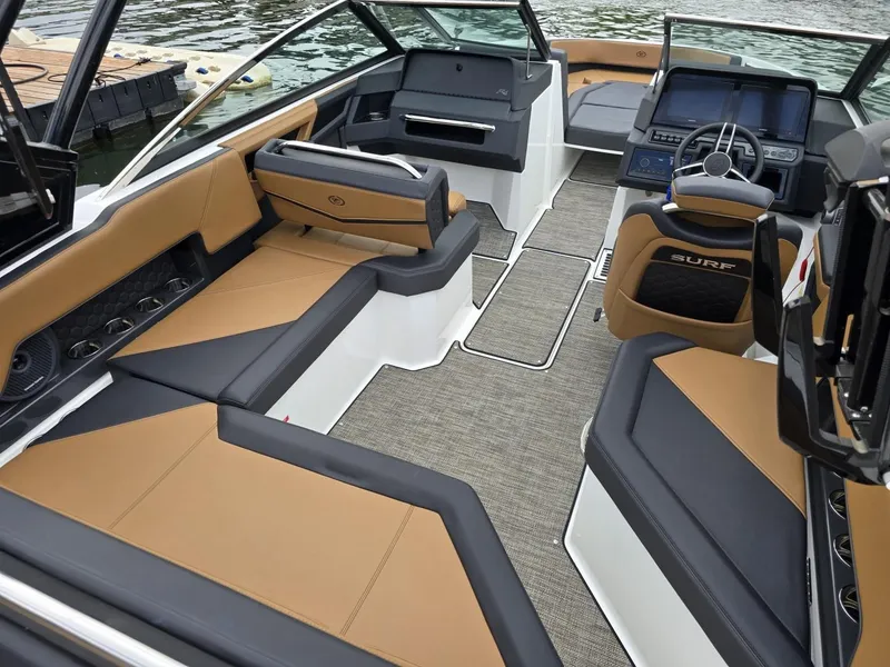 Slide: The Image of Cobalt R4 Surf 2023 - 9