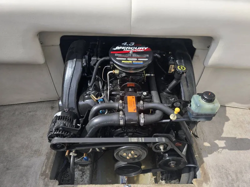 Slide: The Image of Crownline Boats 180 2001 - 23