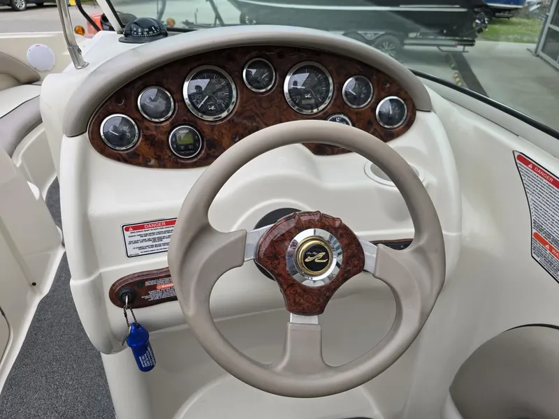 Slide: The Image of Sea Ray 220 Sundeck 2003 - 11