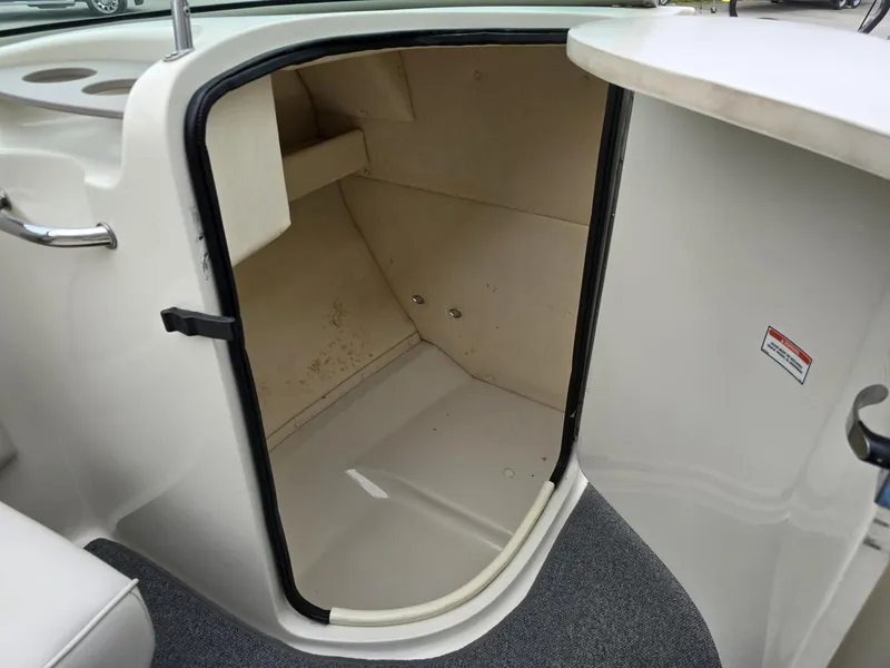 Slide: The Image of Sea Ray 220 Sundeck 2003 - 14