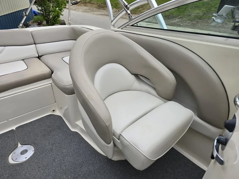 Slide: The Image of Sea Ray 220 Sundeck 2003 - 15