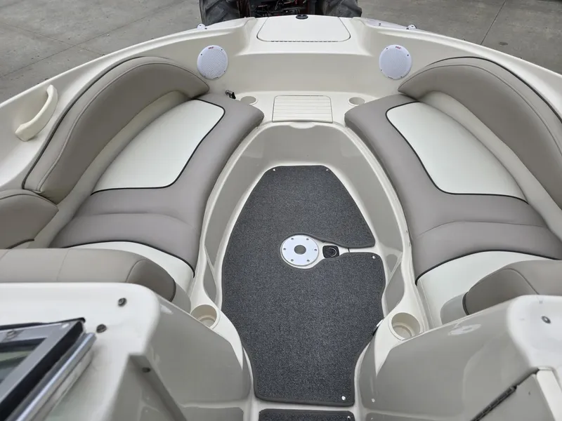 Slide: The Image of Sea Ray 220 Sundeck 2003 - 16