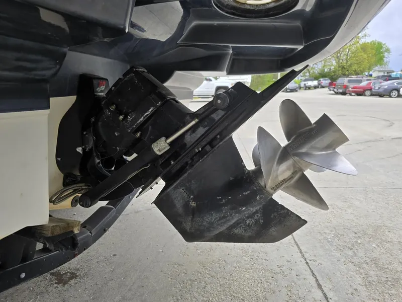 Slide: The Image of Sea Ray 220 Sundeck 2003 - 28