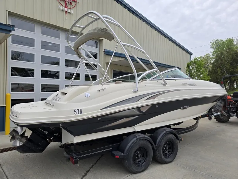 Slide: The Image of Sea Ray 220 Sundeck 2003 - 5