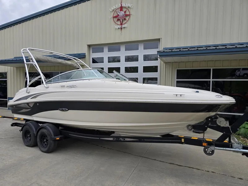 Slide: The Image of Sea Ray 220 Sundeck 2003 - 7