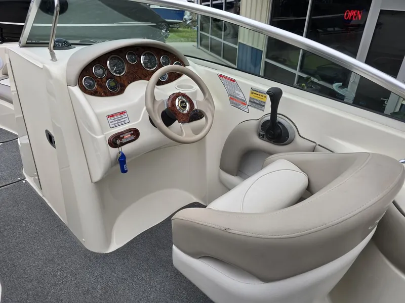 Slide: The Image of Sea Ray 220 Sundeck 2003 - 9