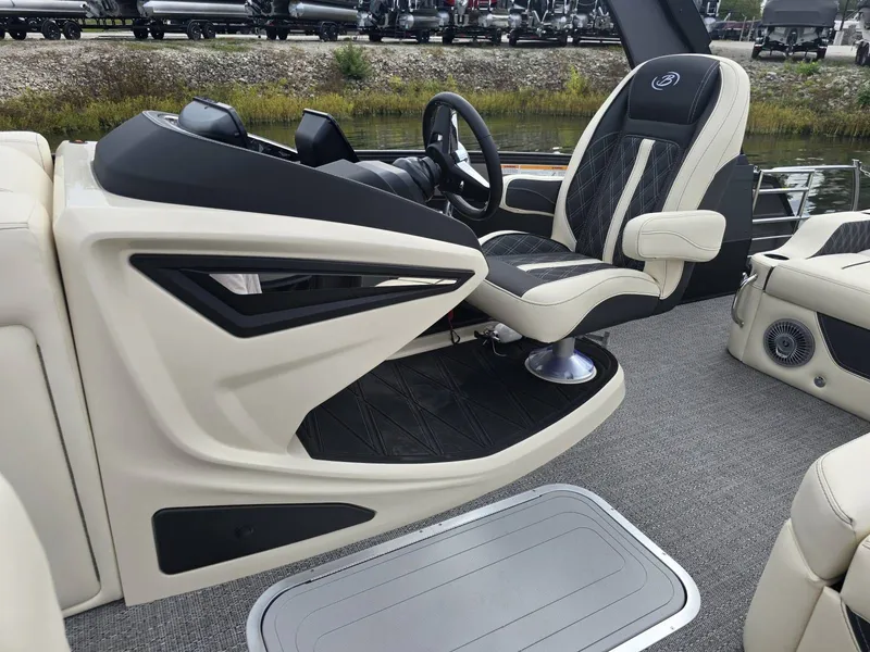 Slide: The Image of Barletta Lusso L23UA 2026 - 12