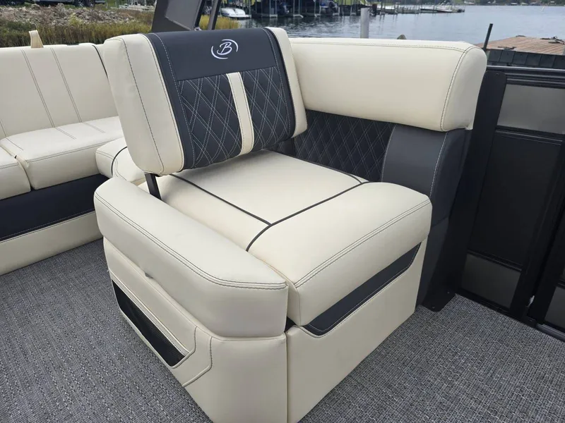 Slide: The Image of Barletta Lusso L23UA 2026 - 17