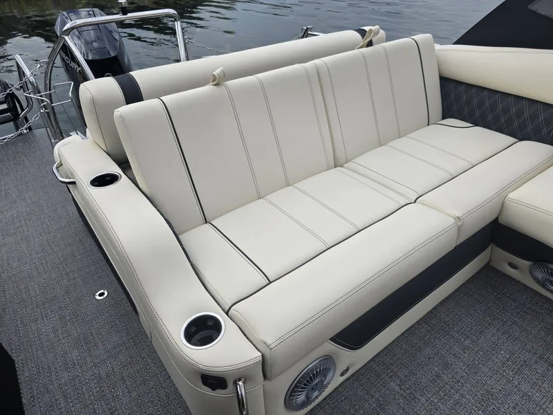 Slide: The Image of Barletta Lusso L23UA 2026 - 23